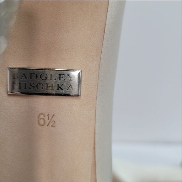 Badgley Mischka Diego Ankle Straps Pumps Size 6.5 - Picture 10 of 13